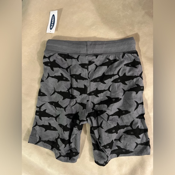 🔆 Bundle items 6 for $30 NWT Old Navy toddler boy shorts - Picture 2 of 4